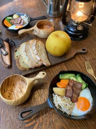 おうちもキャンプも二刀流！  万能の「スキレット」を使いこなそう