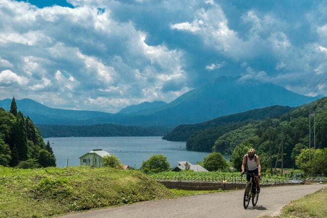 【自転車】気分はヨーロッパ！？  しなの鉄道の「サイクルトレイン」を利用して訪れる “野尻湖・北信濃里山グラベルライド” 「天国と地獄が入り乱れるトレイルの先に、想像以上の絶景が！」 新潟県・長野県｜2026年の画像007