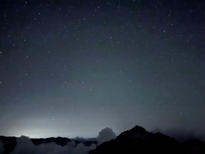 “モンゴルの星空” より美しい！？  北アルプス「燕岳」は山小屋泊入門の大正解！  天界の生ビールやスイーツにも大満足  2025年シメの山行記【双葉社登山部 山行レポートvol.3】の画像011