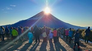 「12月は恒例行事で締めくくり」ダイヤモンド富士と過ごすクリスマス＆初日の出＜竜ヶ岳＞【月めくりの低山カレンダー #12】