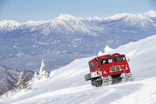 「雪上で遊ぼう」スノーキャットやスノーモービル、日本で唯一の雪上ファットバイクまで【この冬行くべき、体験すべき！ スノーリゾート特集 vol.6】
