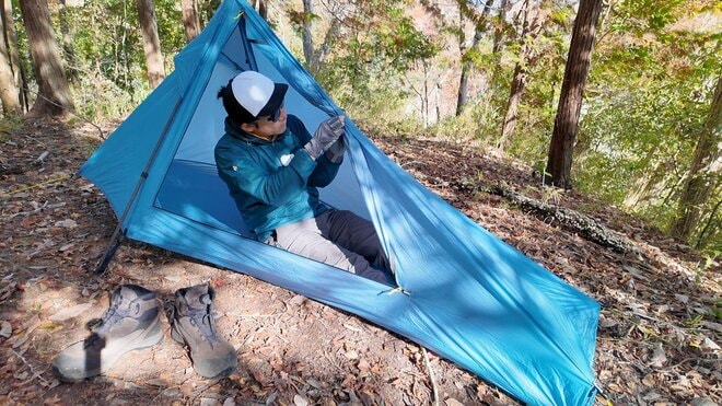 ツェルトの居住空間の高さとビビィの設営のしやすさのいいとこどり！  本体重量410g「パーゴワークス／ZENN 2 POLE SHELTER』【低山小道具＆技術研究所 vol.48】の画像003