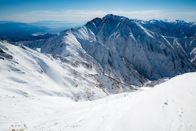 大人気の唐松岳！ 晴天に恵まれて「ご褒美絶景」と出会う【雪山登山】長野県・富山県 2024年の画像005