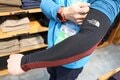【ショップ店員に聞く！ イチ推しアウトドアギア】 汗吸収・冷え軽減・UVカットで寒暖差にバッチリ対応！  ザ・ノース・フェイス「ドライドット アームカバー」〈石井スポーツ ヨドバシ新宿西口店 vol.6〉の画像002