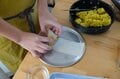 ビールがすすむ！＜春巻きの皮＞で作るスパイスおつまみ「サモサ風春巻き」【季節の外ごはん vol.67】の画像008