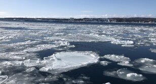 「冬しか見られない」絶景「ライトアップ流氷」の異次元光景！  北海道「女のひとり旅」網走・流氷観光船の実体験レポート