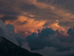 日本列島に豪雨被害をもたらす「線状降水帯」とは？ 山や沢での強雨の危険【山の天気 vol.3】