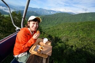 『白馬アルプスホテル』で非日常体験！  リフトの上で朝食を楽しむ空飛ぶレストラン「Breakfast in the sky」 山頂でご来光「Sunrise Lift」【体験レポート】