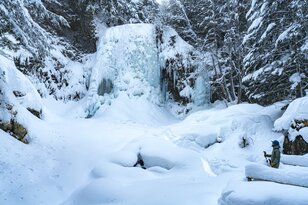 自然豊かな「乗鞍高原」は冬のアクティビティが満載！  大迫力の氷瀑が待つ「善五郎の滝」スノーシュー体験は感動モノ【長野県松本市】