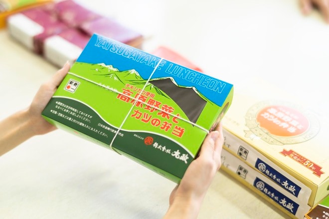 創業は大正時代！ 小淵沢の老舗「丸政」の新作駅弁が美味しすぎた！ AKB48岩立沙穂「さっほーの日本全国駅弁の旅 （動画アリ）」【小淵沢駅／山梨県北杜市】の画像008