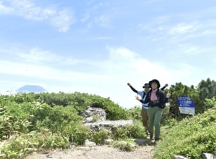 【第2回 コロンビア アウトドア アカデミー】登山初心者に最適なガイドツアー！  夏の北海道を存分に味わえる絶景登山「ニセコアンヌプリ」レポート