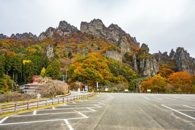 【妙義山】紅葉と奇岩のコントラストが見事な石門群をいく錦繍の絶景巡り！  スリリングすぎる “石門コース” 登山　群馬県｜2025年の画像001