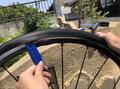 突然のアクシデントでも困らない！「自転車初心者」のための「道具3つ」でできる「お手軽」パンク修理の画像004