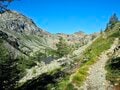 雪を頂くモンテ・ローザ山脈の絶景を望み「白い湖」と「暗い湖」をめぐる！ 「アヴィック山自然公園」の登山道（後編）【ブーツの国の街角で vol.29】の画像005