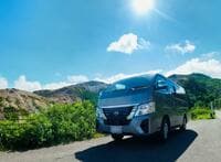 涼しい「車中泊」のコツ! 保冷剤活用「ピンポイント冷却」と小型ファン&扇風機での「車内換気・循環」カンタン実施アイテム 3選レポート