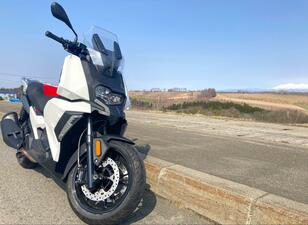 2000年代初頭に大ブーム！「ビッグスクーター」のいまだに通用する「4つの魅力」とは？