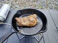 肉を焼けばわかる違い！  注目アウトドア調理ギア「溶岩プレート」の実力【実食レポート】の画像002