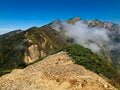 天を指す双耳峰・日本百名山「鹿島槍ヶ岳」 テント場から＆稜線から、秋色に変わる北アルプスを満喫する1泊2日「10月・登山レポ」の画像004