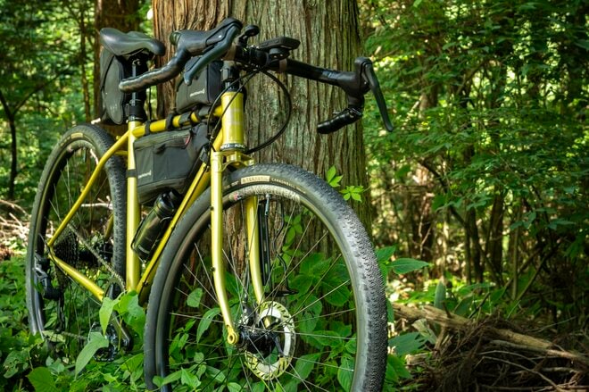 【自転車】「若いときは登れたんだけど……」 グラベルバイクで暑さに負けそうなヒルクライム、砂利道を疾走して少年時代を振り返る50代の夏　長野県｜2026年の画像001