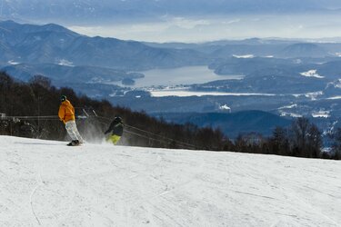 新潟県 妙高】注目度上昇中のワケは、賢く無駄なく滑れる “7スキー場