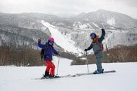 【志賀高原マウンテンリゾート】スキーを履いたまま “13スキー場” をめぐれる「中央エリア」 広大なスケールを実体験（長野県山ノ内町）