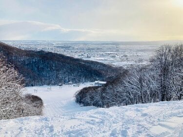 世界でもレアな絶景 北海道 札幌から車で30分 まさかの夜景を楽しめる スキー場3選 概要 スキー スノーボード ニュース Bravo Mountain