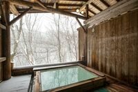 北アルプスの麓 「乗鞍高原温泉」に癒され、スノーシューで “氷瀑”鑑賞＆スキー場で “快適スキー”を満喫！【長野県松本市】