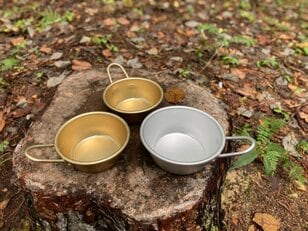 「実はカラフル」ブルーシートがタープに、焚火には「天然焚き付け」！ 「アウトドアグッズ代用品」でキャンプをお得に楽しむ「4つの節約術」