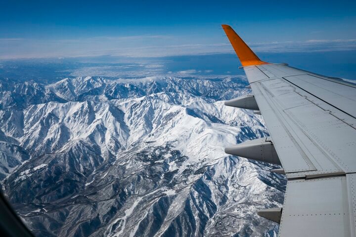 【絶景】北アルプスの雪景色を機内から楽しむFDAフライト「まるで遊覧飛行のよう！ 松本空港〜新千歳空港」2026年 