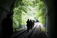 険しすぎる「鉄道の聖地・碓氷峠」越え！ 圧巻の「トンネル群＆文化財」と急坂「66.7パーミル」の歩きかた！ 安中市・横川「廃線ウォーク」実踏レポ【保存版】