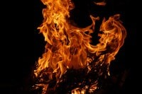 「ゴミを燃やす」のは環境にも道具にも良くない！  焚き火でゴミを燃やし切るのが難しいワケ【焚き火の話 vol.17】