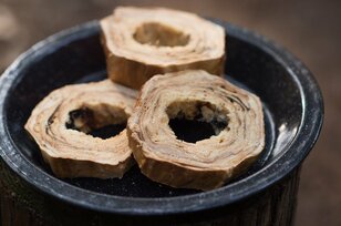 マンネリ化したキャンプ料理から脱却！「焚き火で作れる」超お手軽レシピ【焚き火の話 vol.34】