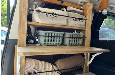 車中泊」スペース快適化に欠かせない「棚」をDIY設置！ 初心者に最適