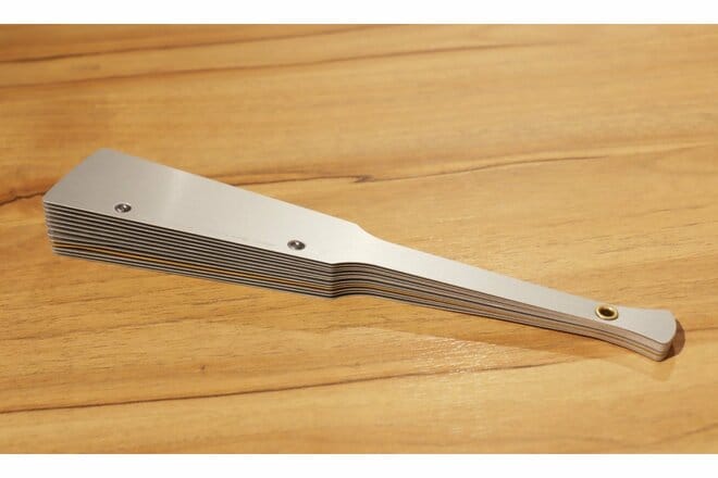 【ショップ店員に聞く！ イチ推しアウトドアギア】火起こしに超役立つ、メタル製「薪＆扇子」とは！？  意外に売れてる焚き火グッズ〈アルペントーキョー vol.19〉の画像004