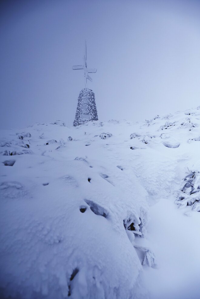 【百名山登山】待ちに待った雪山シーズン開幕！ “晴雪”を求めて谷川岳へ登ると「ドラマチックな谷川劇場」が待っていた《上信越国立公園》2022年の画像005