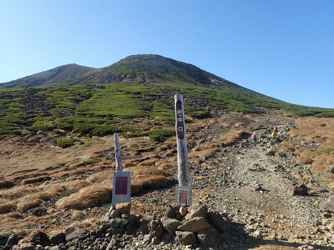【晩秋登山】シャトルバス運行終了間近、澄みきった青空広がる「乗鞍岳」へ！  下山後は高原を散策して心身を癒す「歩治」を体験の画像005
