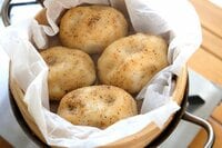 見た目はじゃがいもなのに食べるともちもち！  韓国で人気のおやつ「カムジャパン」をアウトドアでも楽しもう！