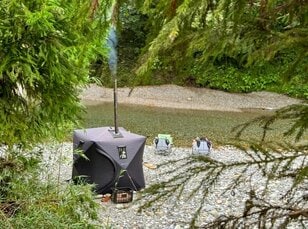 現代人が本能的に求める“真ととのい”の世界 「アウトドアサウナ」が担う社会的な役割とは？【ユーコンカワイの川サウナ研究所 vol.14】