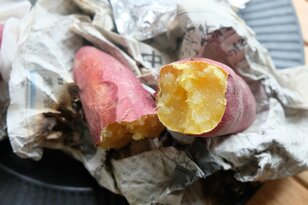 ＜徹底比較検証＞なにで包むのがベスト？「しっとりホクホク」な焼き芋の作り方【季節の外ごはん vol.23】