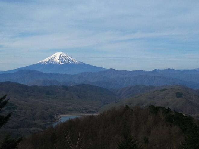 アナタもつい “触ってみたくなる” はず？  見事な「富士山」の大展望「大菩薩嶺」 山頂ではない稜線からの絶景ポイントとは！の画像005