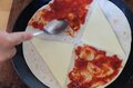 キャンプで作れば絶対盛り上がる！ トルティーヤで簡単「折りたたみピザ」【季節の外ごはんvol.49】の画像001