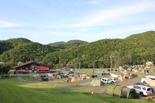 札幌市中心部から20分の好立地「ban.K Camp Field」 自然に囲まれた森の中でファミリーキャンプとアウトドア・アクティビティを満喫！【北海道・さっぽろばんけいスキー場】