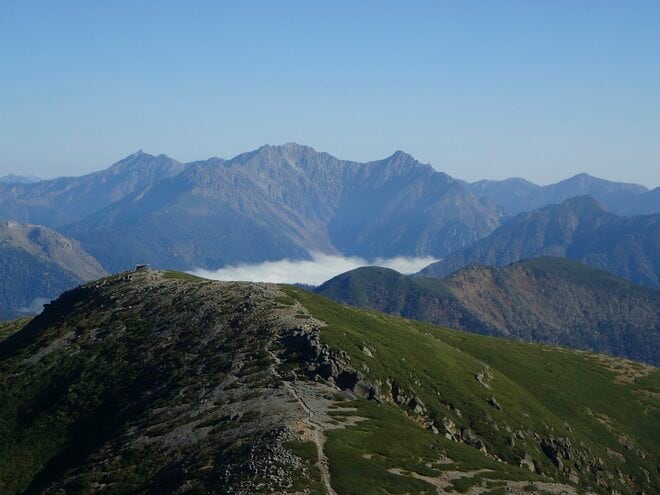 【晩秋登山】シャトルバス運行終了間近、澄みきった青空広がる「乗鞍岳」へ！  下山後は高原を散策して心身を癒す「歩治」を体験の画像003
