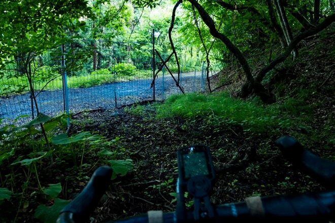 【自転車】気分はヨーロッパ！？  しなの鉄道の「サイクルトレイン」を利用して訪れる “野尻湖・北信濃里山グラベルライド” 「天国と地獄が入り乱れるトレイルの先に、想像以上の絶景が！」 新潟県・長野県｜2026年の画像016