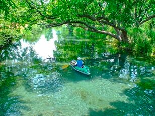 コンパクトな川に魅力がギュッ！「夏でも下れる」湧水の世界＜万水川＆犀川 前編＞【ユーコンカワイの股旅リバログ vol.10】