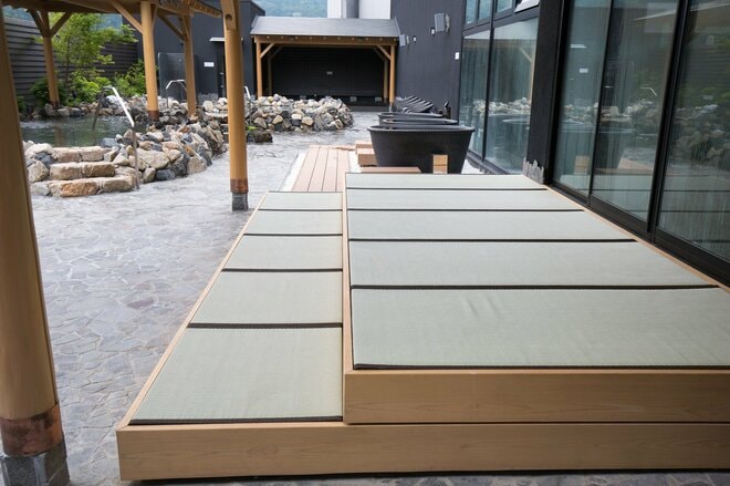 山梨・高川山の下山後に寄りたい！  露天の畳で “裸ごろ寝” できる「より道の湯」の外気浴が最高すぎた【山帰り、今日はどこでととのう？ vol.3】の画像001