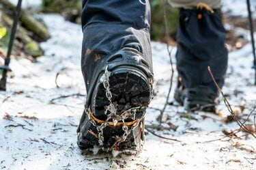 スノーハイクはもちろん、急な降雪でも安心！ エバニューのチェーン