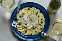 瑞々しい「夏の味」火を使わずにサッと一品キャンプ飯「ズッキーニのカルパッチョ」【 季節の外ごはん vol.15】