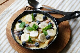  “ニトリ”のミニスキレットで作る簡単キャンプデザート「豆乳パンプディング」【季節の外ごはん vol.40】