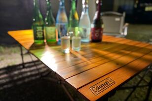 なんてったって雰囲気バツグン！ コールマン「ナチュラルウッドロールテーブル クラシック」組み立てや収納、グラつき、注意点ほか「使用感レポ」
